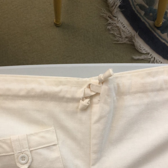 White pantss - Picture 7 of 10